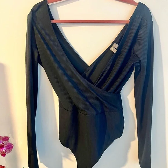 ASOS Ribbed Black V-Neck Bodysuit - Picture 4 of 7